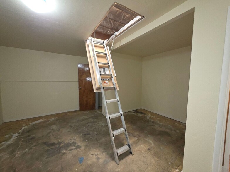 More Photos Of 1055 Industrial Way, Sparks Light Distribution For Lease