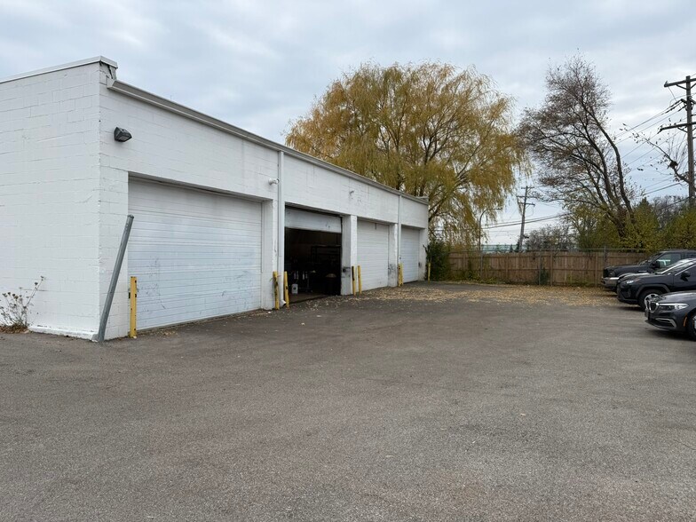 More Photos Of 1111 E Ogden Ave, Naperville Auto Repair For Lease