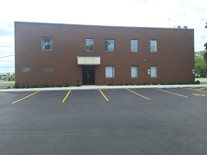 More Photos Of 600 E Higgins Rd, Elk Grove Village Office For Lease