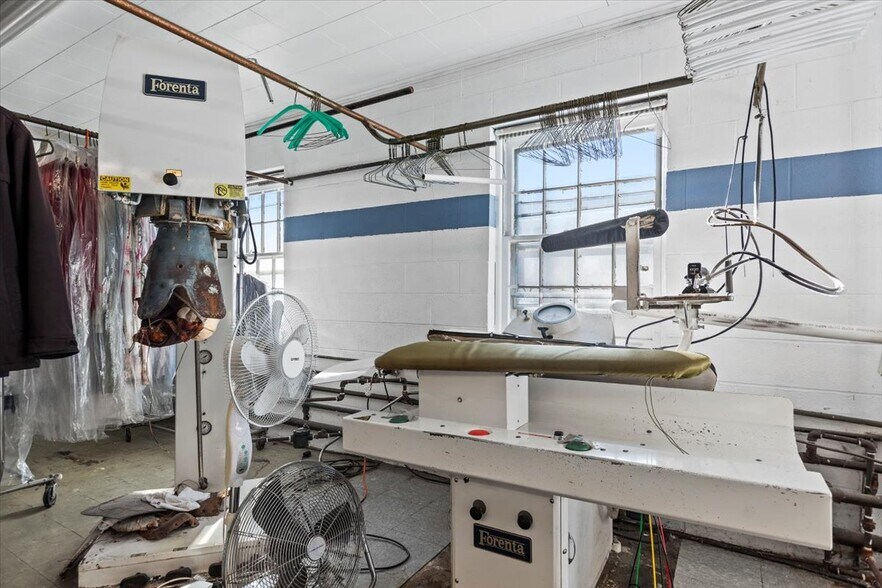 More Photos Of 256 Benmont Ave, Bennington Freestanding For Sale