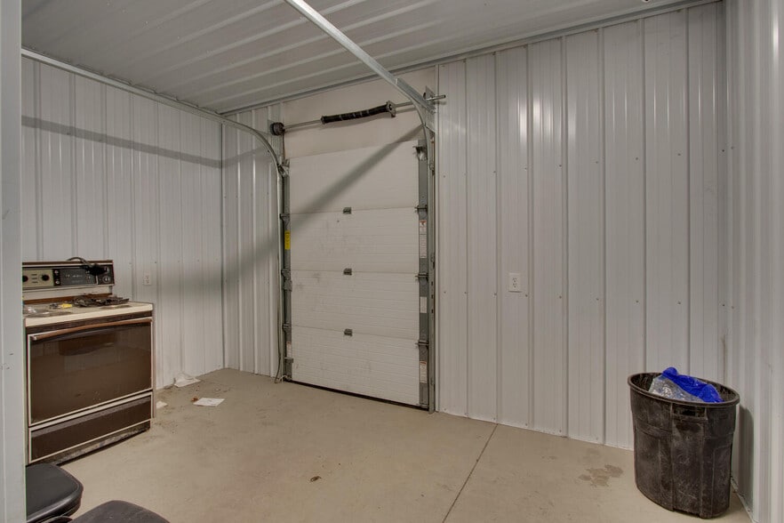 More Photos Of 25137 Outer Road 27, Wayland Auto Repair For Lease