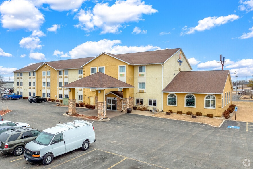 Primary Photo Of 120 W Stevenson Rd, Ottawa Hotel For Sale