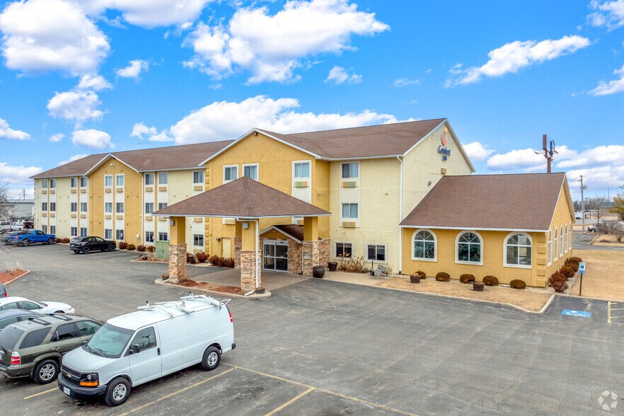 More Photos Of 120 W Stevenson Rd, Ottawa Hotel For Sale