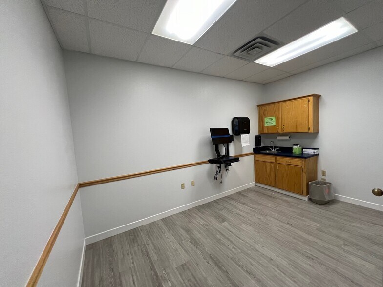 More Photos Of 609 Virginia Ave, Ponca City Healthcare For Lease