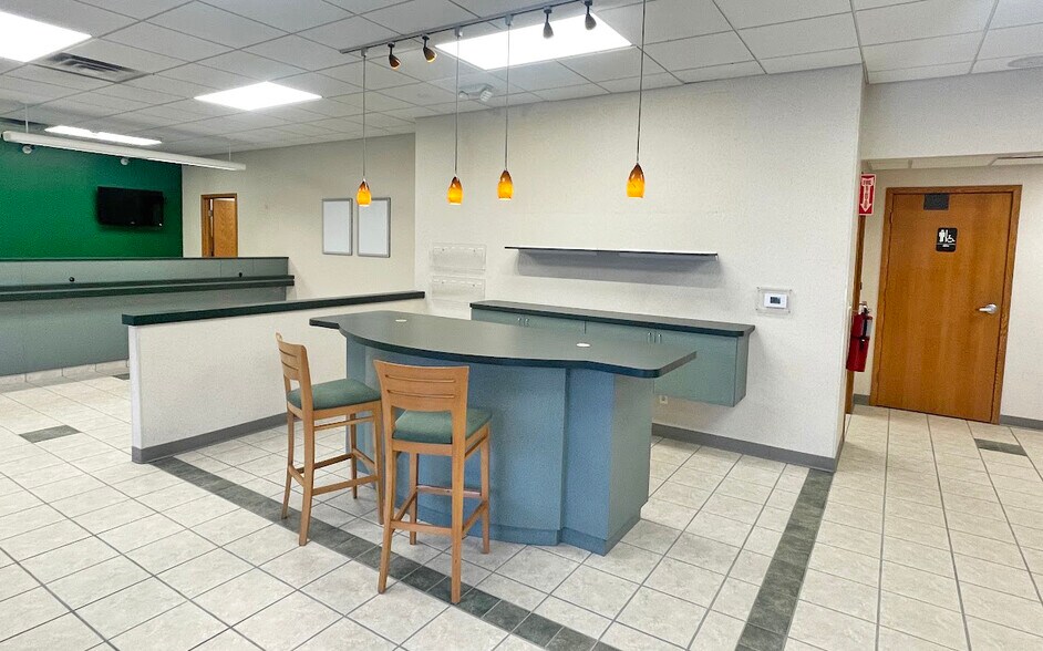 More Photos Of 23890 Novi Rd, Novi Bank For Sale