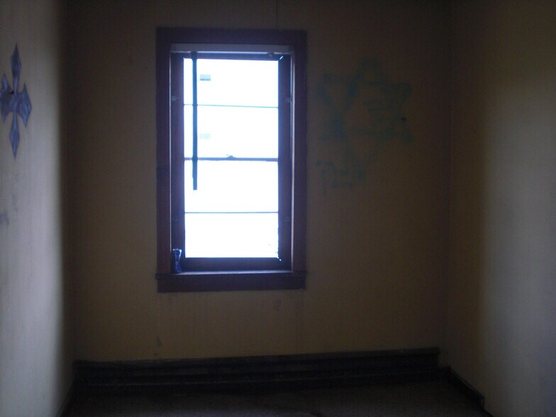 More Photos Of 113 S Washington St, Carbondale Flex For Sale