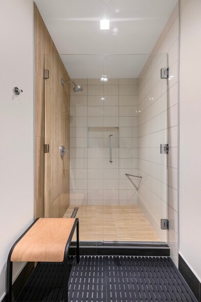 More Photos Of 1400 16th St NW, Washington Office For Lease