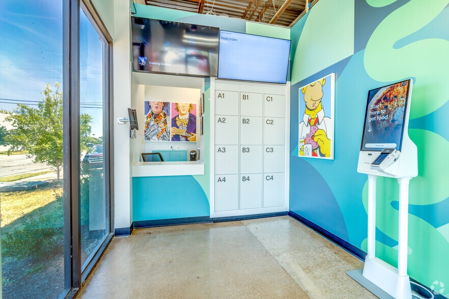 More Photos Of 3230 Towerwood Dr, Farmers Branch Distribution For Lease