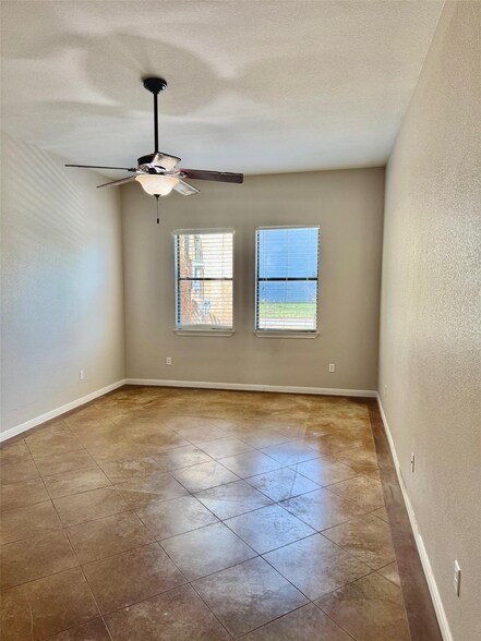 More Photos Of 312 Main St, Smithville Bank For Sale