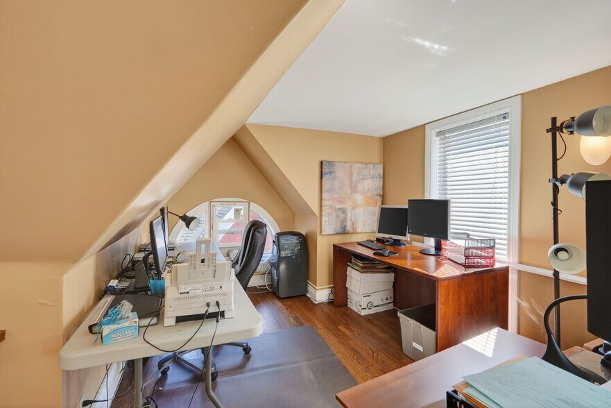 More Photos Of 464 Somerset St W, Ottawa Office For Sale