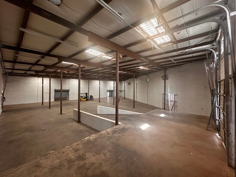 More Photos Of 2401 Alameda Ave, El Paso Showroom For Sale