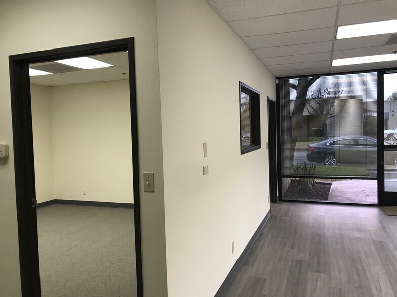 More Photos Of 1000-1012 Segovia Cir, Placentia Flex For Lease