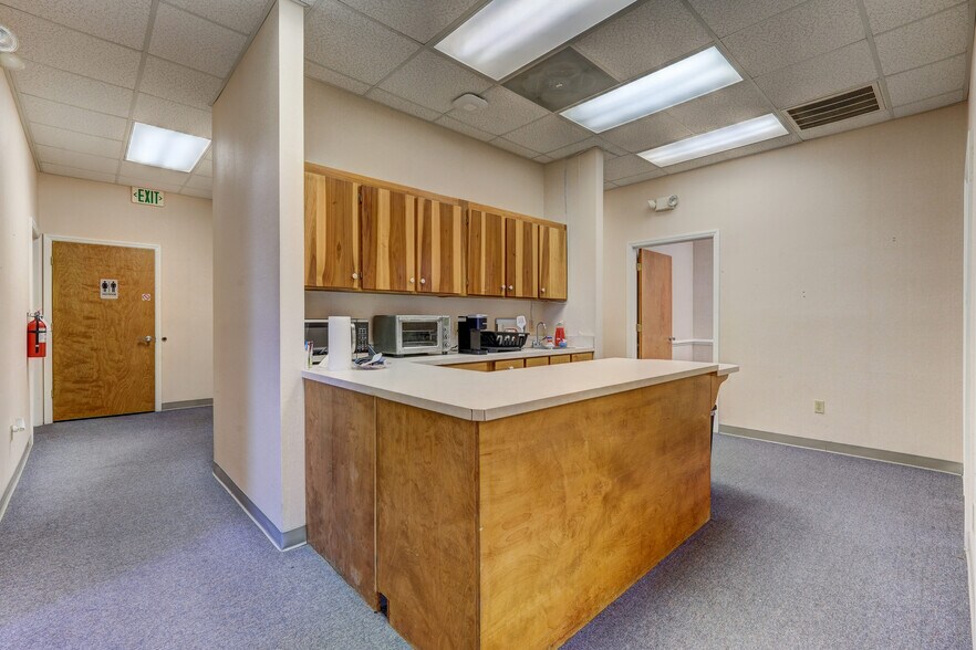 More Photos Of 247 W Kings Hwy, Eden Storefront Retail Office For Sale