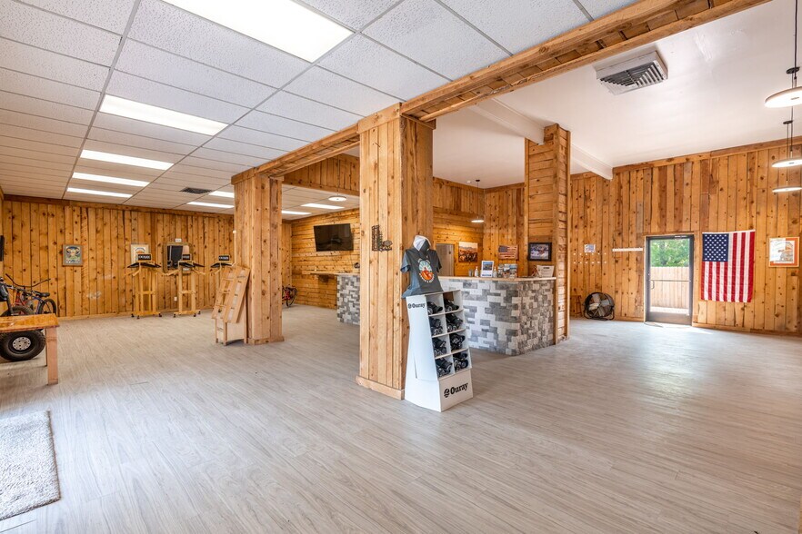 More Photos Of 402 W Royal Gorge Blvd, Canon City Freestanding For Sale