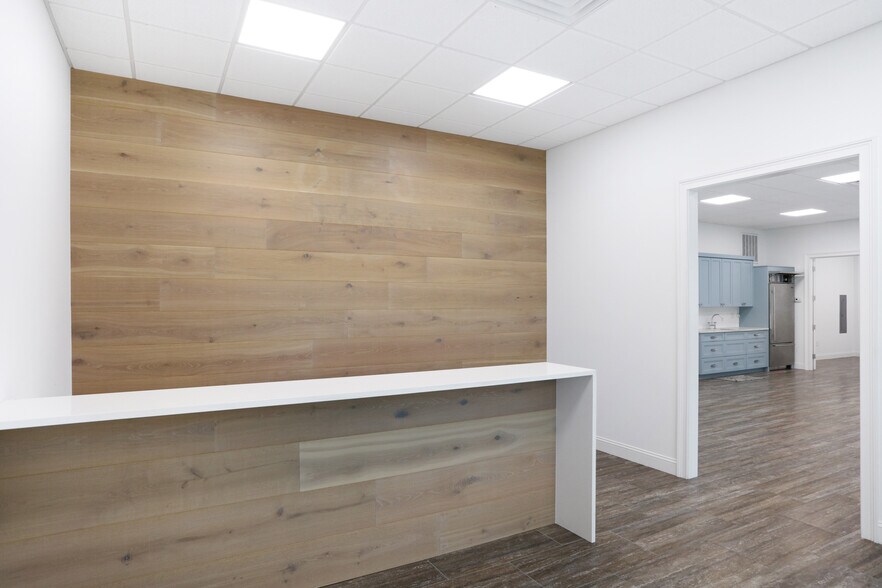 More Photos Of 220 Business Centre Dr, Miramar Beach Industrial For Lease