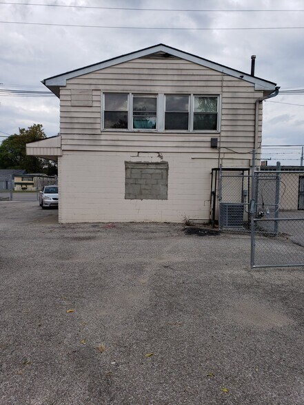 More Photos Of 2707 7th Street Rd, Louisville General Retail For Sale