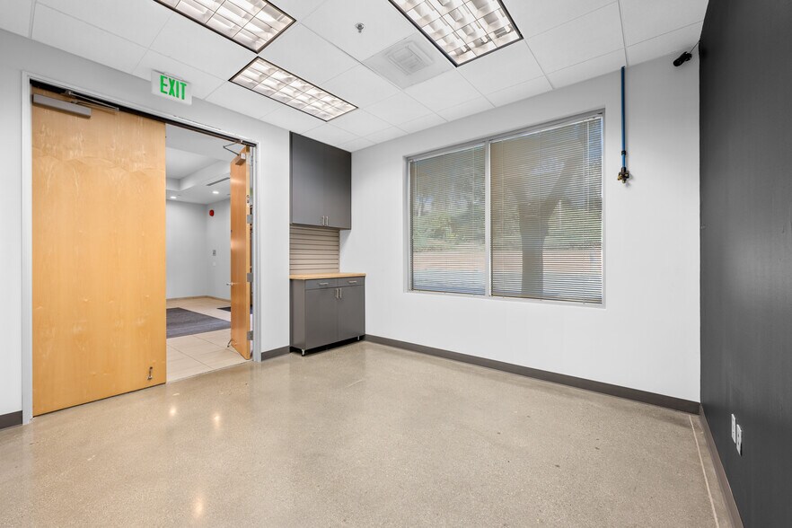 More Photos Of 2036 Corte Del Nogal, Carlsbad Office For Sale
