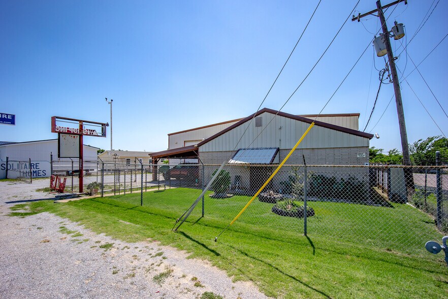 More Photos Of 6209 S Shields Blvd, Oklahoma City Manufacturing For Sale