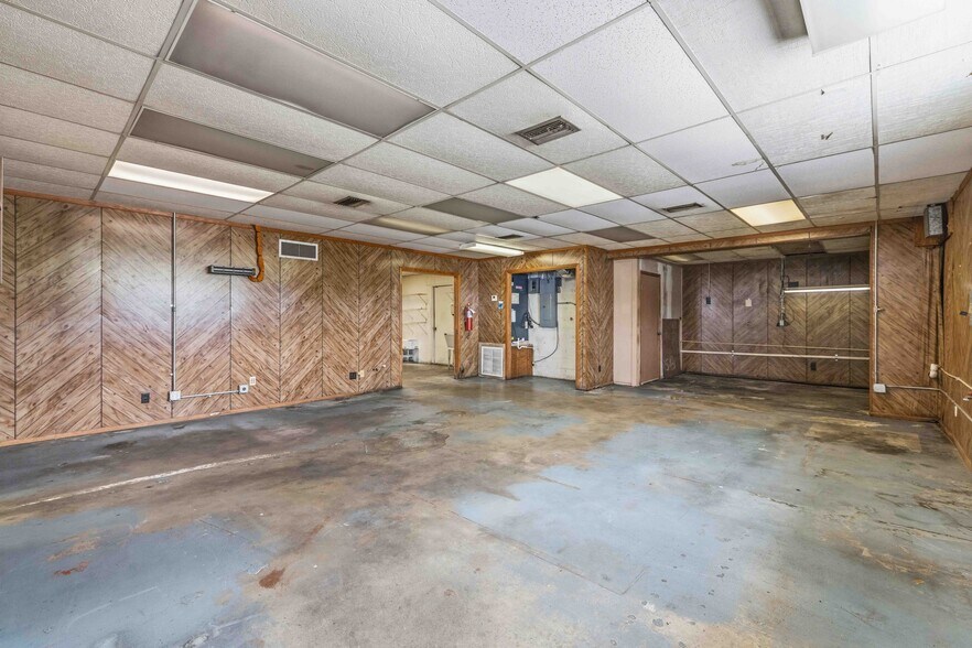 More Photos Of 2053 13th St, Sarasota Unknown For Lease