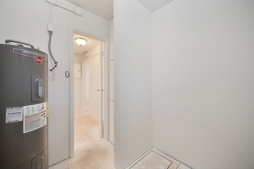 More Photos Of 1407-1409 Lincoln Way, Auburn Office For Sale