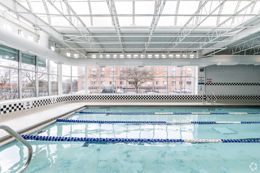 More Photos Of 5440 N Cumberland Ave, Chicago Office For Lease