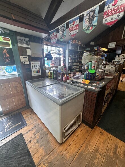 More Photos Of 166 S Riverside Ave, Pequabuck Freestanding For Sale