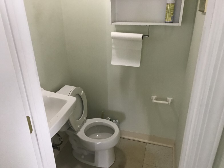 More Photos Of 1866 Seaford Ave, Wantagh Office For Sale