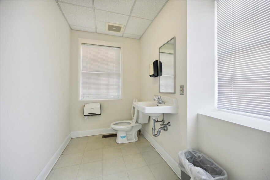 More Photos Of 400 E 21st St, Chester Office For Sale