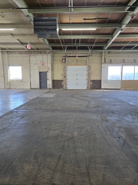 More Photos Of 3400-3450 Oakton St, Skokie Warehouse For Sale