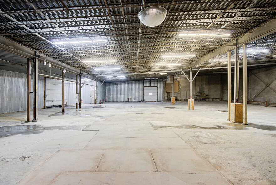 More Photos Of 1375 Rue Brouillette, Saint-hyacinthe Manufacturing For Lease