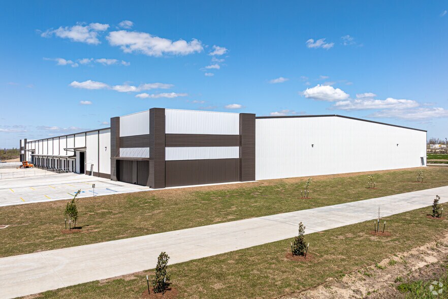 More Photos Of 2030 Rue Sucre, Suite 100, Luling Distribution For Lease