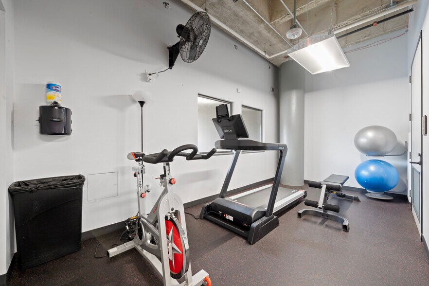 More Photos Of 7620 Guadalupe St, Austin Office For Lease