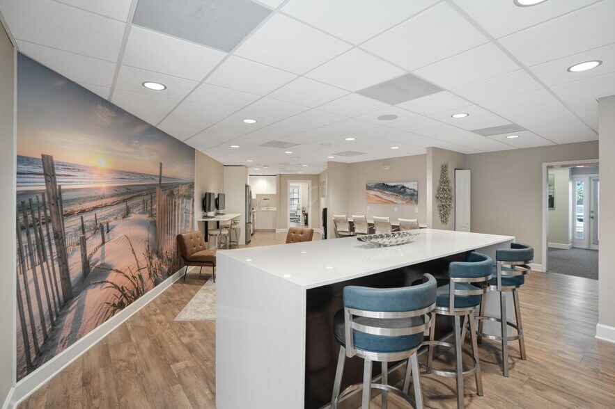 More Photos Of 1505 Tamiami Trl S, Venice Medical For Sale