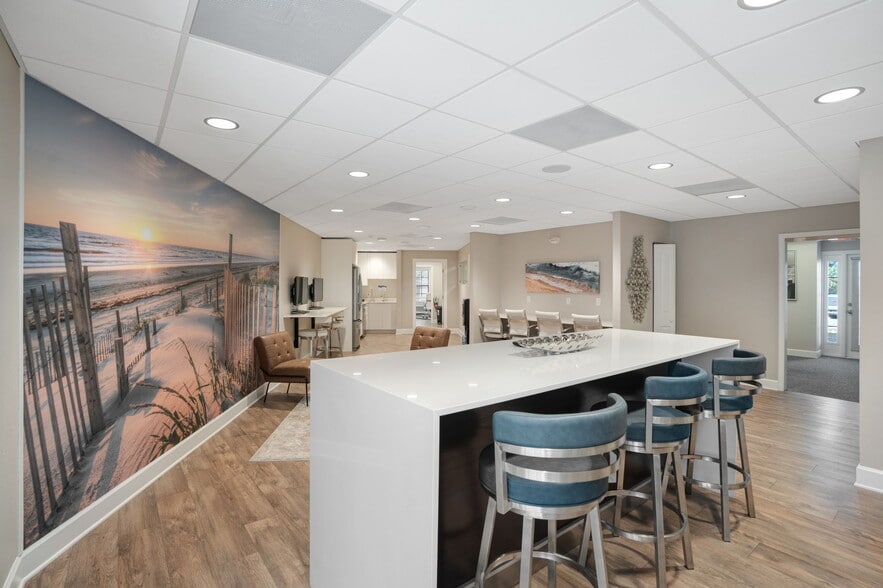 More Photos Of 1505 Tamiami Trl S, Venice Medical For Sale