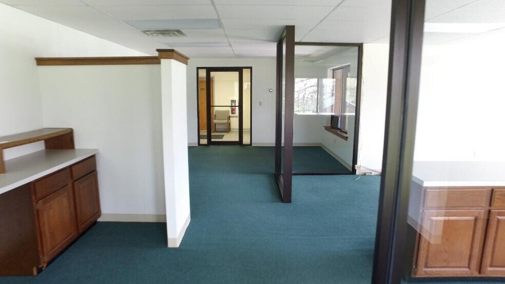 More Photos Of 1085 Route 4 E, Rutland Office For Lease
