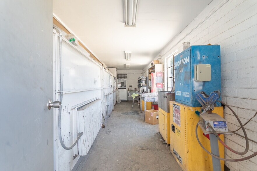 More Photos Of 201 W 24th St, Yuma Industrial For Sale