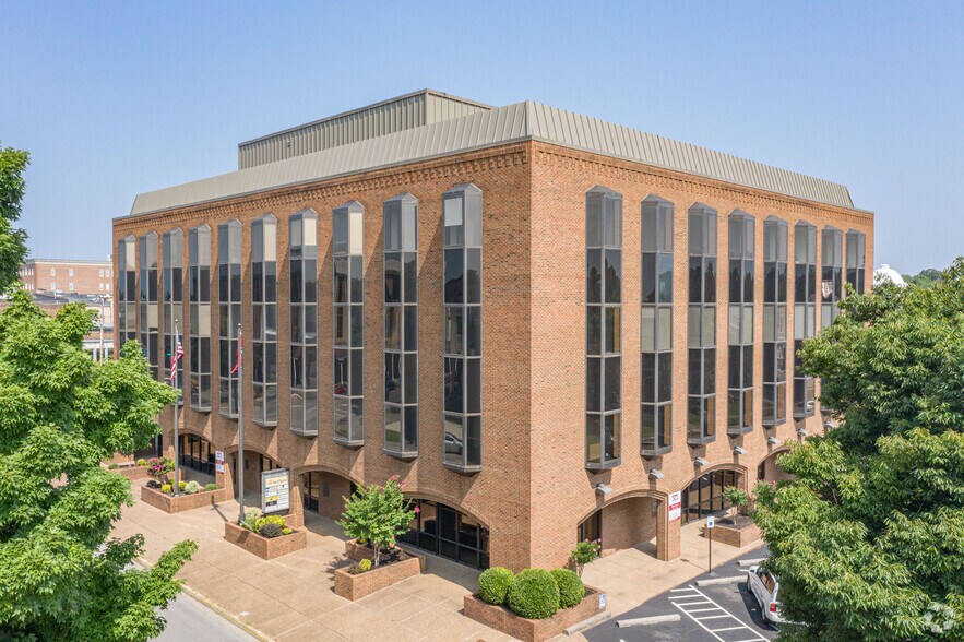More Photos Of 201 E Main St, Murfreesboro Office For Lease