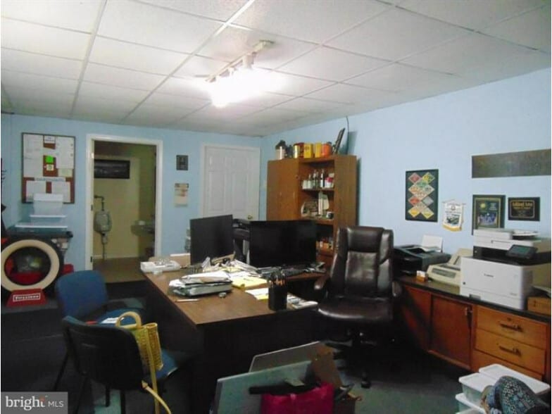 More Photos Of 300 Centre St, Ashland Flex For Sale