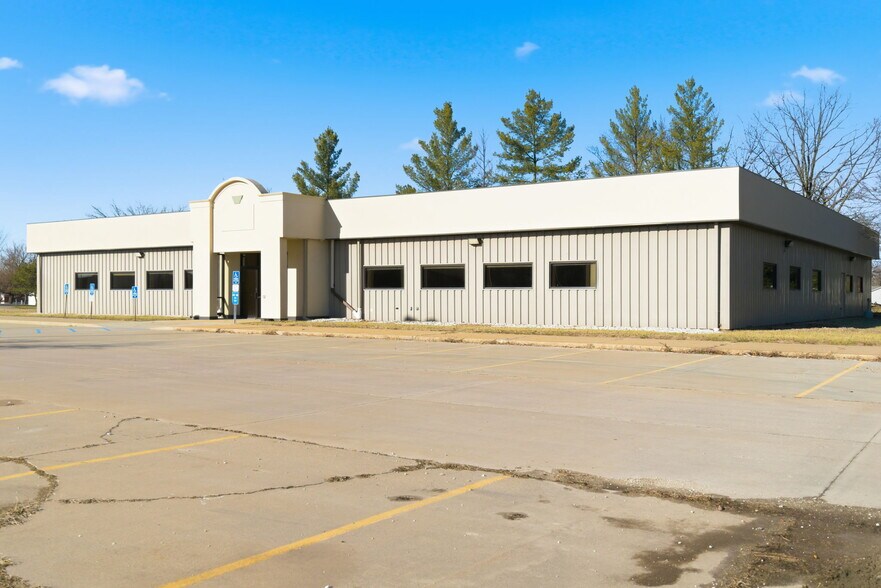 More Photos Of 1612 N Osteopathy, Kirksville Office For Sale