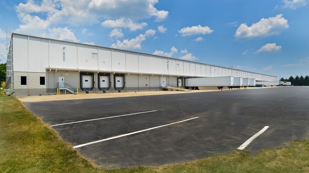 More Photos Of 355 Independence Ave, Mechanicsburg Warehouse For Lease