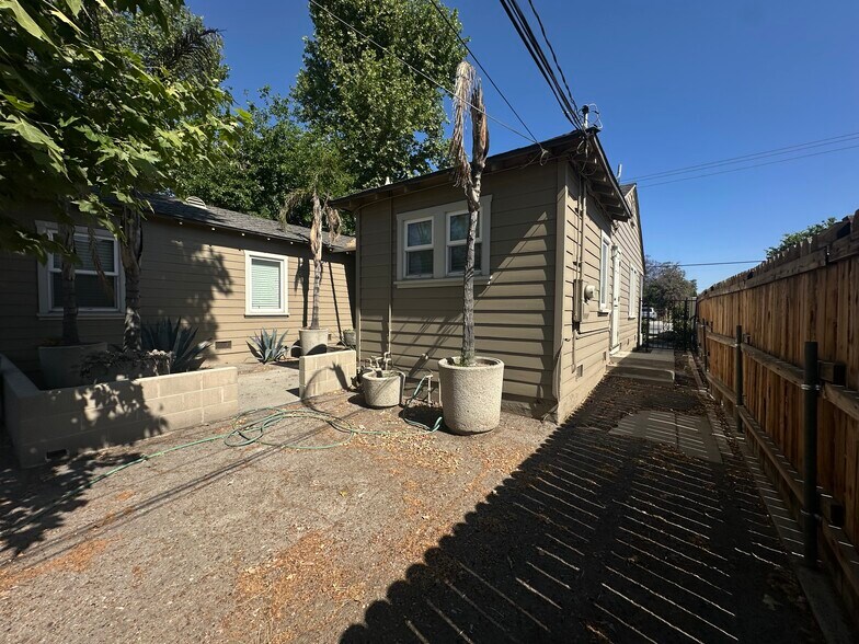 More Photos Of 2017 Brundage Ln, Bakersfield Office Residential For Lease