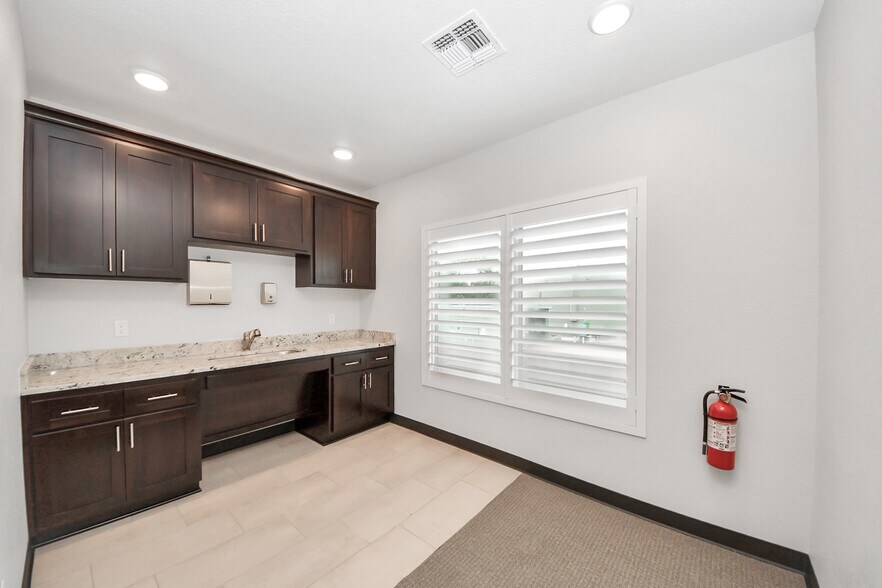 More Photos Of 6536 Greatwood Pky, Sugar Land Office For Sale