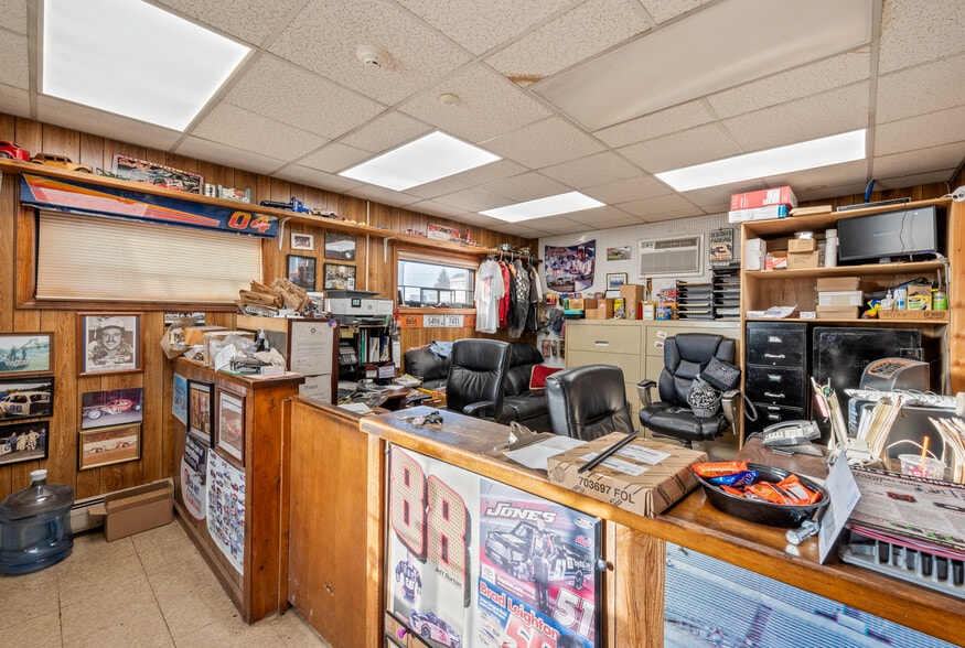 More Photos Of 15 King Spring Rd, Windsor Locks Auto Repair For Sale