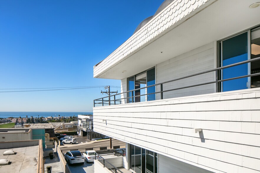 More Photos Of 2200 Pacific Coast Hwy, Hermosa Beach Office For Sale