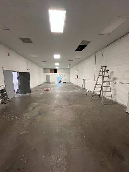 More Photos Of 1209 SE 10th St, Cape Coral Warehouse For Lease