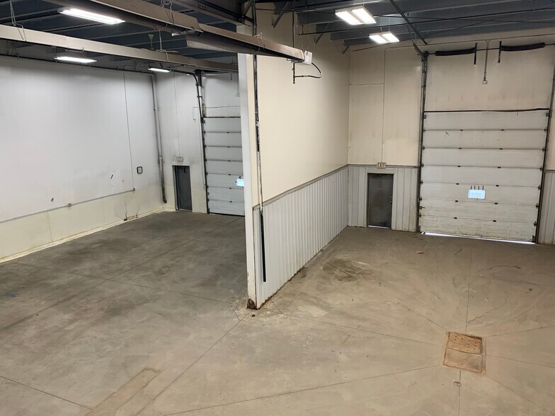 More Photos Of 13003-13093 156th St, Edmonton Warehouse For Sale