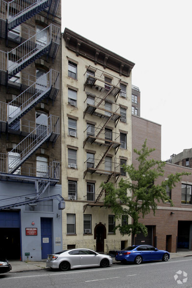 More Photos Of 445 W 36th St, New York Apartments For Sale