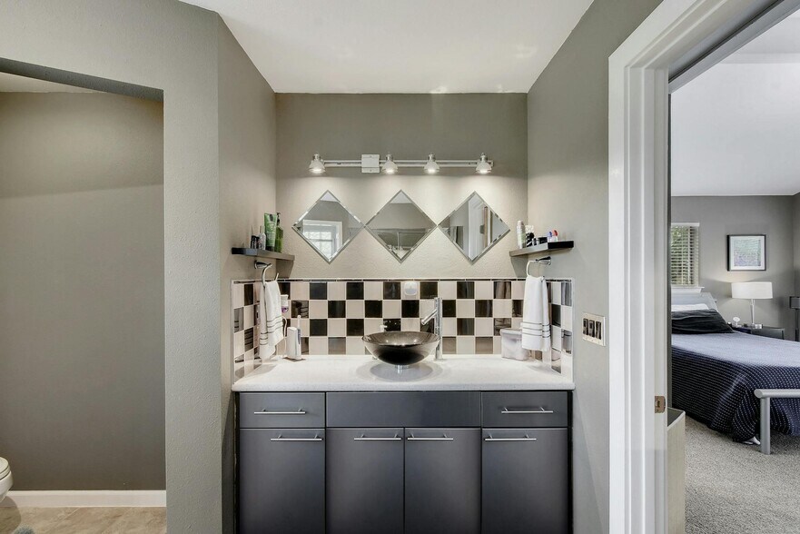More Photos Of 21201 Kathy Ln, Spicewood Loft Creative Space For Sale