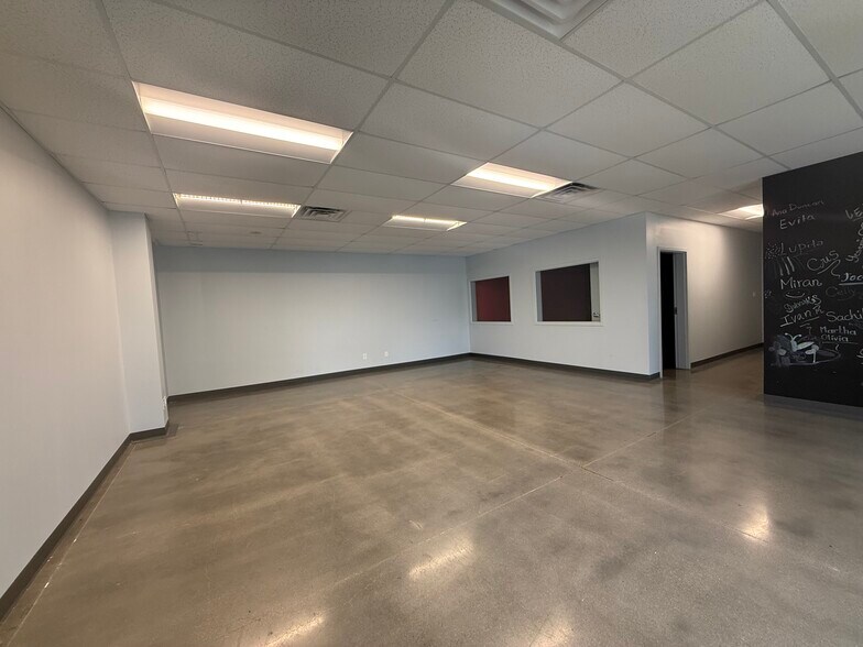 More Photos Of 201-217 N Main St, Versailles Storefront Retail Office For Lease