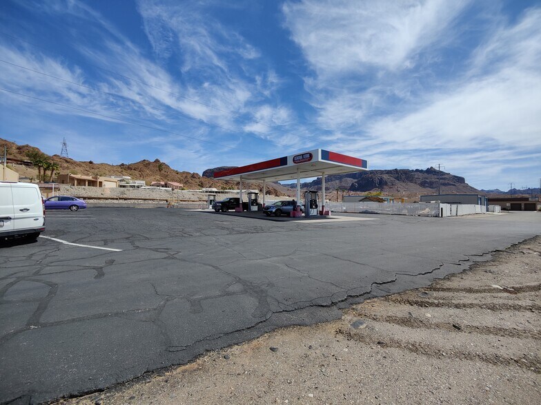 More Photos Of 3303 N Highway 95, Parker Service Station For Sale